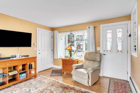 95 Bardon St, Chicopee, MA 01020 photo 7