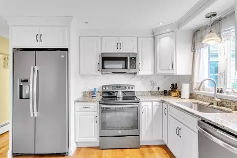 95 Bardon St, Chicopee, MA 01020 photo 11