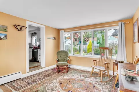 95 Bardon St, Chicopee, MA 01020 photo 8