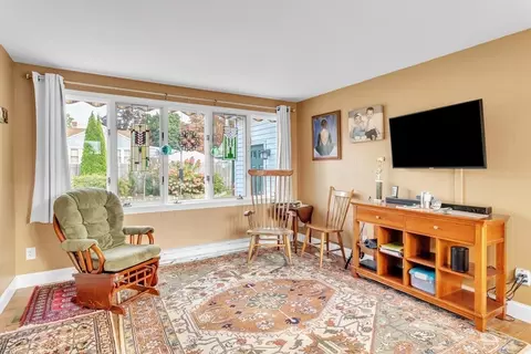 95 Bardon St, Chicopee, MA 01020 photo 6