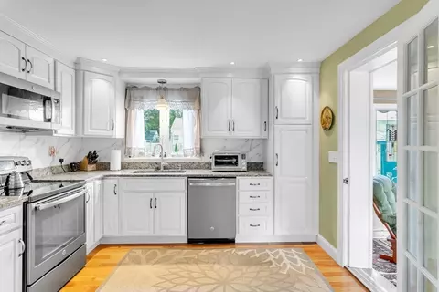 95 Bardon St, Chicopee, MA 01020 photo 10