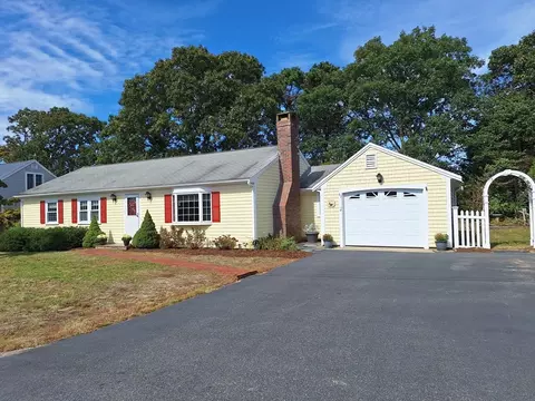 91 Stafford Cir, Dennis, MA 02639