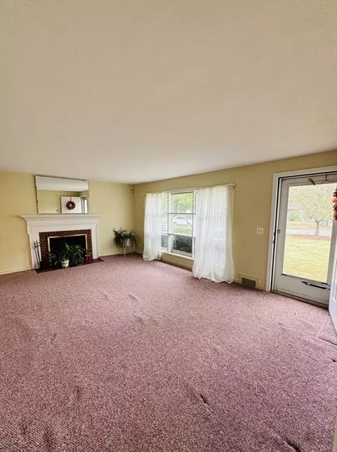 80 Jeffrey Rd, Springfield, MA 01119 photo 8