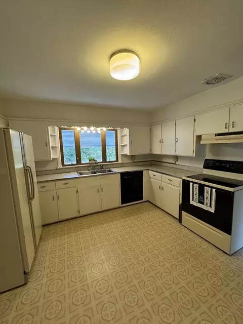 80 Jeffrey Rd, Springfield, MA 01119 photo 6
