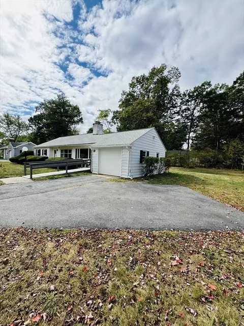 80 Jeffrey Rd, Springfield, MA 01119 photo 3