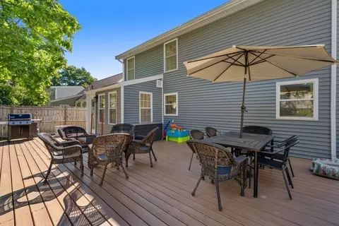 Exterior - 31 Broad Cove Rd, Hingham, MA 02043 photo 4 of 4