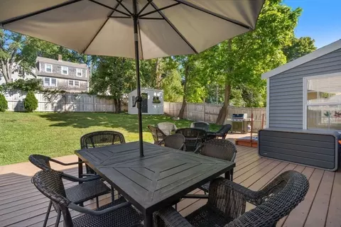 Exterior - 31 Broad Cove Rd, Hingham, MA 02043 photo 3 of 4
