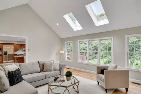17 Hickory St, Lexington, MA 02420