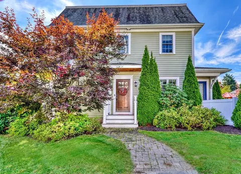 14 Dean St, Westwood, MA 02090