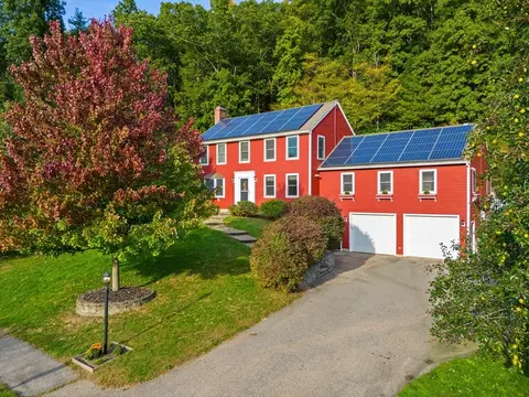 11 Tuxbury Ln, Amesbury, MA 01913