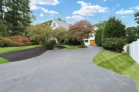 Exterior - 643 E Central St, Franklin, MA 02038 photo 6 of 10