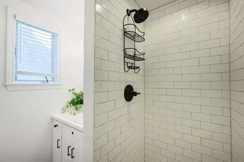 Bath - 643 E Central St, Franklin, MA 02038 photo 3 of 5