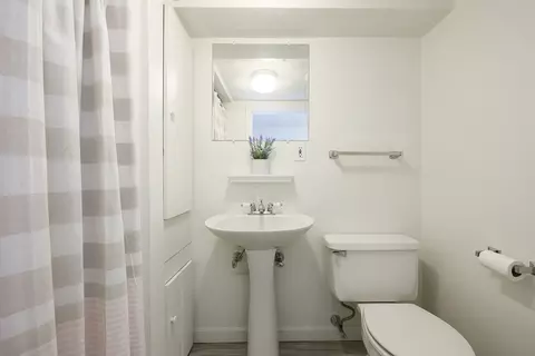 Bath - 643 E Central St, Franklin, MA 02038 photo 5 of 5