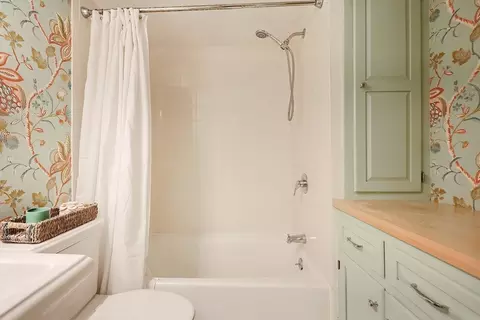 Bath - 643 E Central St, Franklin, MA 02038 photo 2 of 5