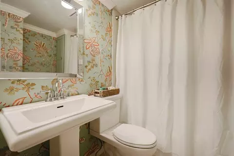 Bath - 643 E Central St, Franklin, MA 02038 photo 1 of 5