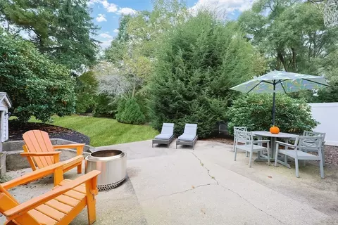 Exterior - 643 E Central St, Franklin, MA 02038 photo 7 of 10