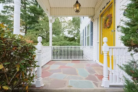 Exterior - 643 E Central St, Franklin, MA 02038 photo 2 of 10