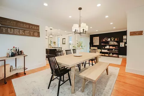 Dining - 643 E Central St, Franklin, MA 02038 photo 2 of 4
