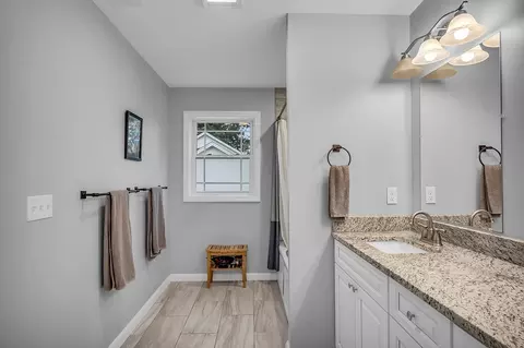 Bath - 171 Clearbrook Dr, Springfield, MA 01118 photo 4 of 5