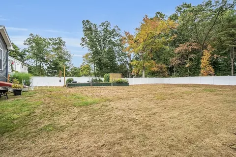 Exterior - 171 Clearbrook Dr, Springfield, MA 01118 photo 4 of 6