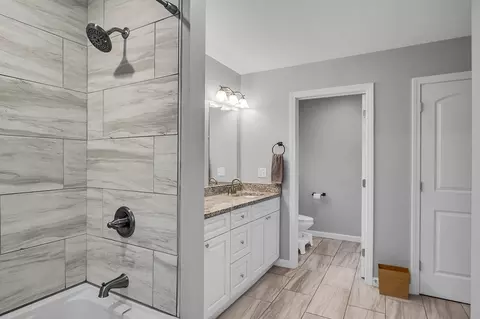 Bath - 171 Clearbrook Dr, Springfield, MA 01118 photo 5 of 5