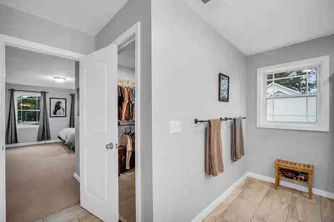 Entry Way - 171 Clearbrook Dr, Springfield, MA 01118 photo 5 of 5