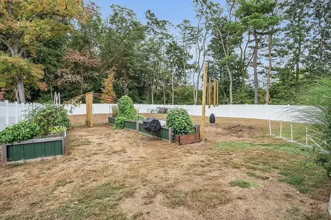 Exterior - 171 Clearbrook Dr, Springfield, MA 01118 photo 6 of 6