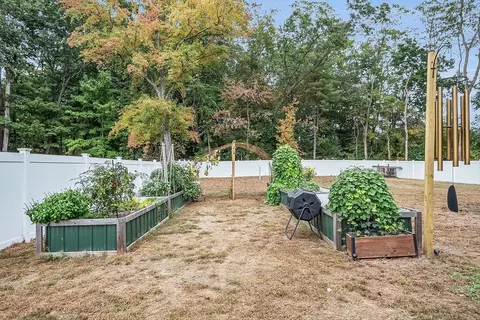 Exterior - 171 Clearbrook Dr, Springfield, MA 01118 photo 5 of 6