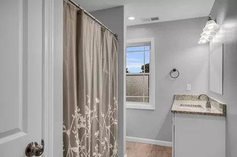 Bath - 171 Clearbrook Dr, Springfield, MA 01118 photo 3 of 5