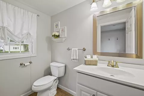 Bath - 37 Rollinson Rd, Worcester, MA 01606 photo 1 of 2