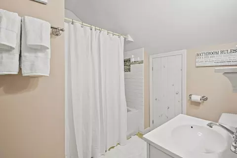 Bath - 37 Rollinson Rd, Worcester, MA 01606 photo 2 of 2