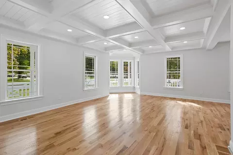 Living - 42 Park St, Pepperell, MA 01463 photo 3 of 6