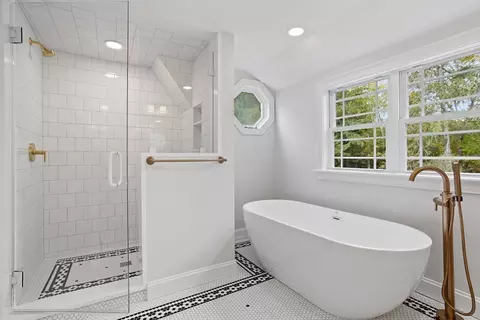 Bath - 42 Park St, Pepperell, MA 01463 photo 2 of 4