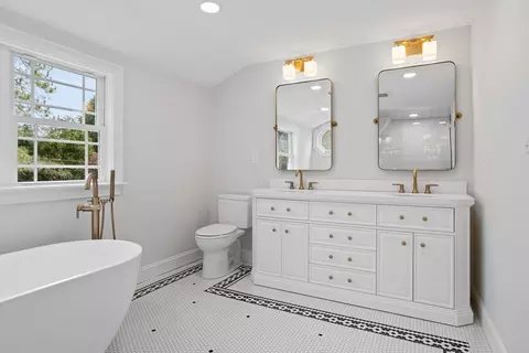 Bath - 42 Park St, Pepperell, MA 01463 photo 3 of 4