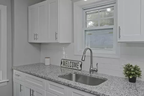 35 Montclair St, Springfield, MA 01104 photo 4