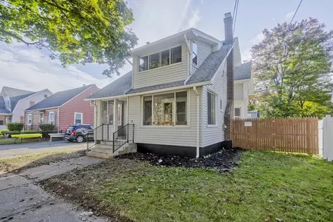 35 Montclair St, Springfield, MA 01104 photo 2