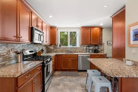 9 Gardner St, Beverly, MA 01915 photo 13