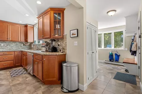 9 Gardner St, Beverly, MA 01915 photo 17
