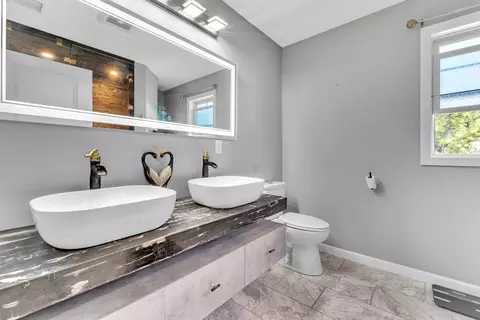Bath - 170 Rolf Ave, Chicopee, MA 01020 photo 3 of 6