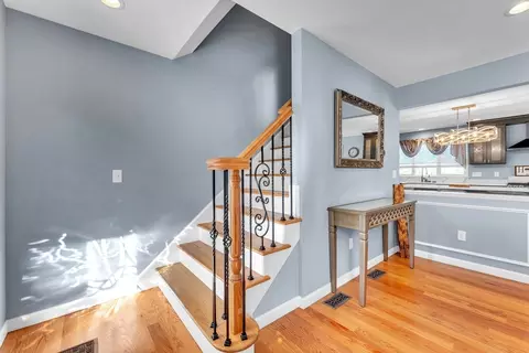 Entry Way - 170 Rolf Ave, Chicopee, MA 01020 photo 3 of 4