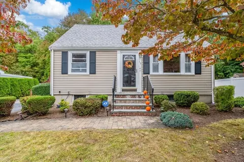 15 Hillsdale Rd, Holbrook, MA 02343