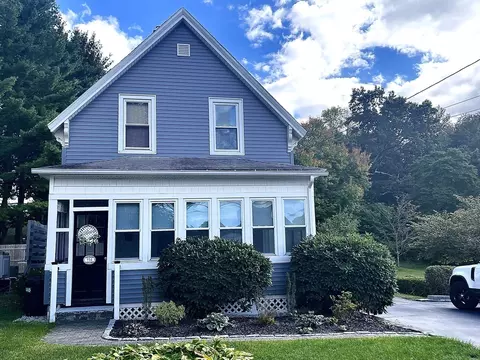 114 Riverneck Rd, Chelmsford, MA 01824