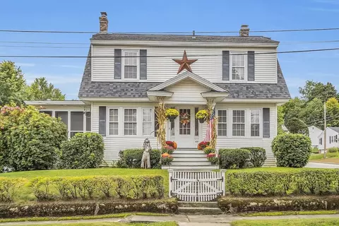 42 Hammond St, Leominster, MA 01453