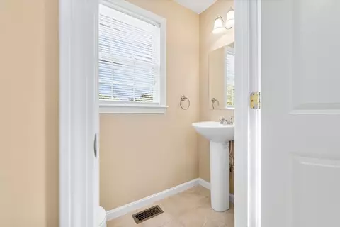 Entry Way - 10 Fatima Ln, Worcester, MA 01606 photo 2 of 3