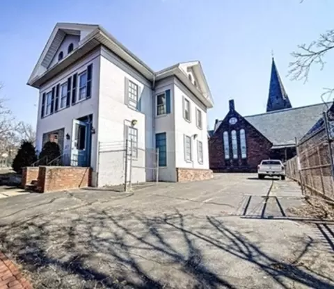57 Pearl St, Springfield, MA 01105