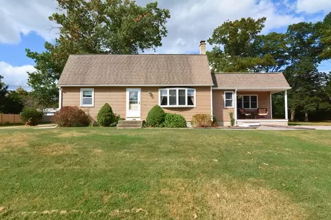 1 Little John Cir, Oxford, MA 01540