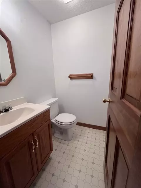 Bath - 48 Peekskill Ave, Springfield, MA 01129 photo 2 of 2