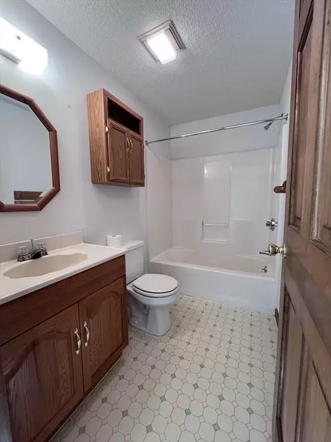 Bath - 48 Peekskill Ave, Springfield, MA 01129 photo 1 of 2