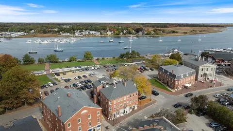 5 Water St #D, Newburyport, MA 01950