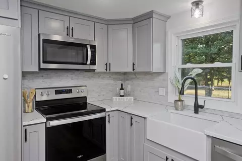 Kitchen - 151 Fox Hill Rd, Springfield, MA 01118 photo 5 of 8